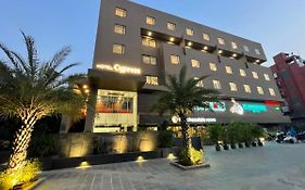 Hotel Cypress